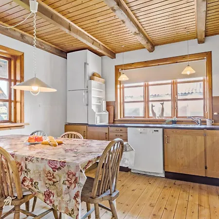 3 Bedroom Amazing In Apartment *